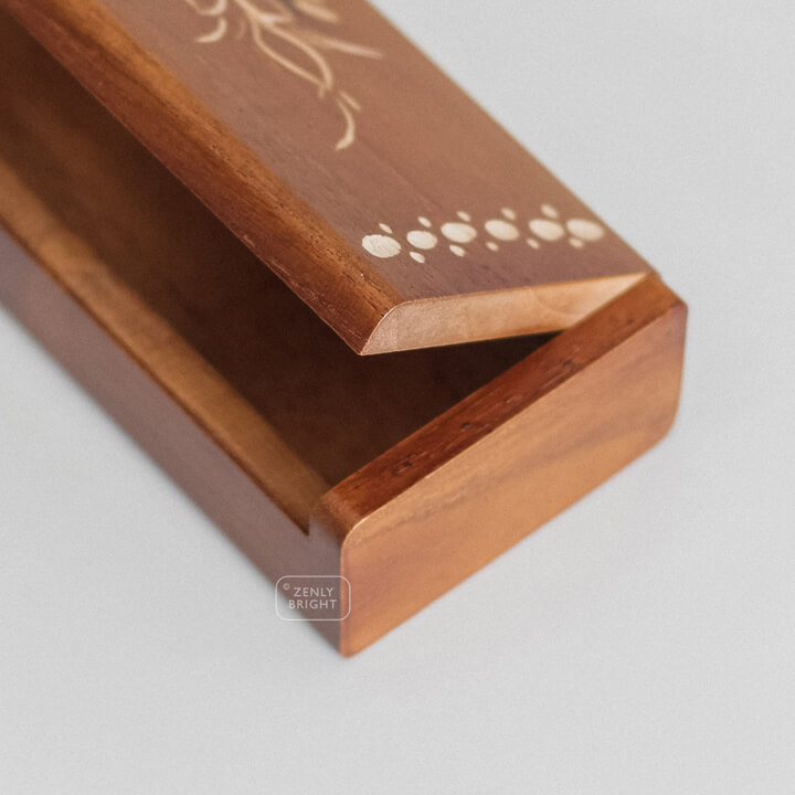 detail-close-kavana-carved-wooden-box