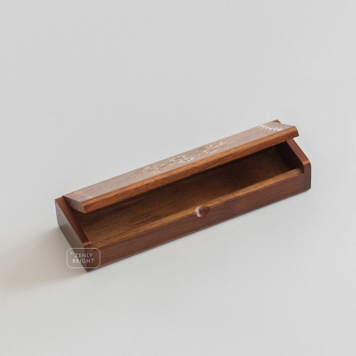 detail-from-kavana-carved-wooden-box-zenly-bright