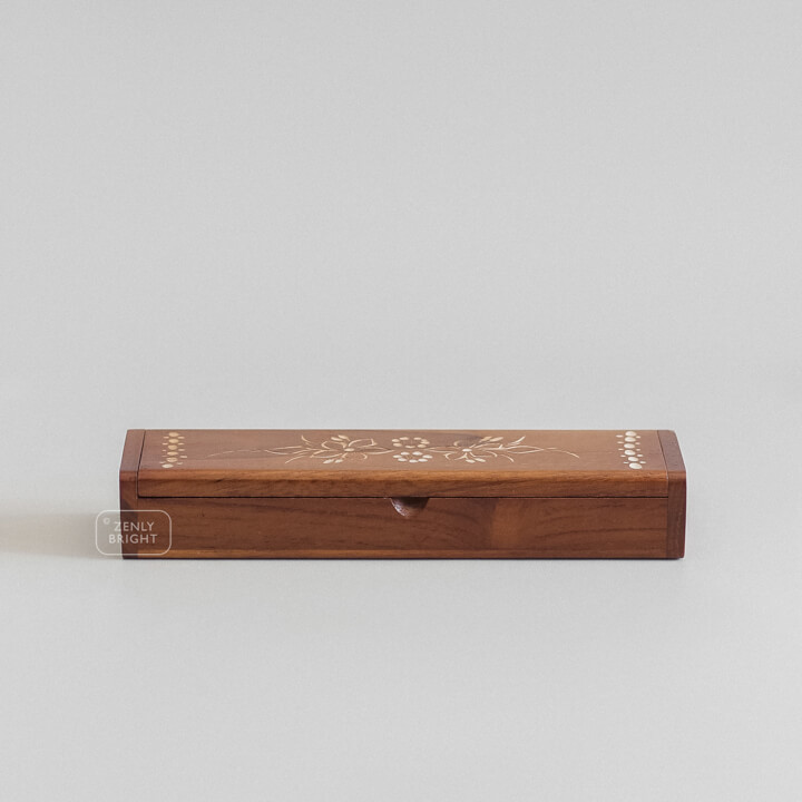 detail-kavana-carved-wooden-box