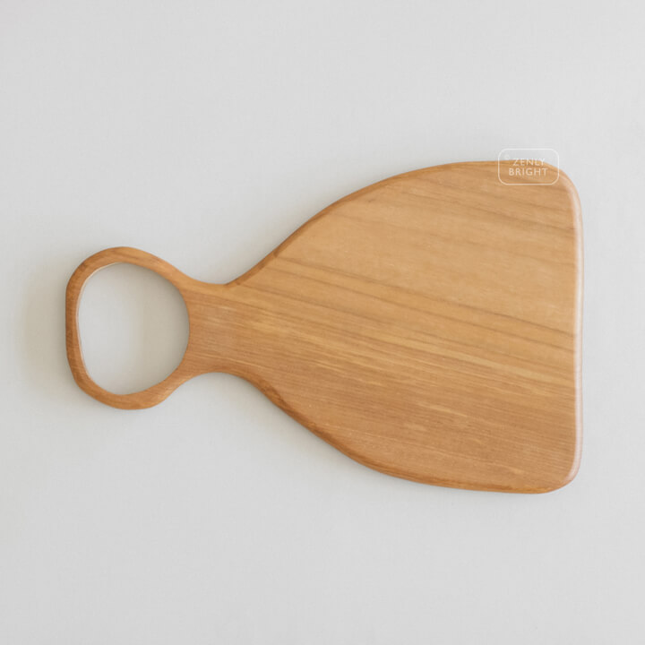 wooden-kitchen-utensil-cooking-with-teak-wood-cutting-board-luud-zenly-bright